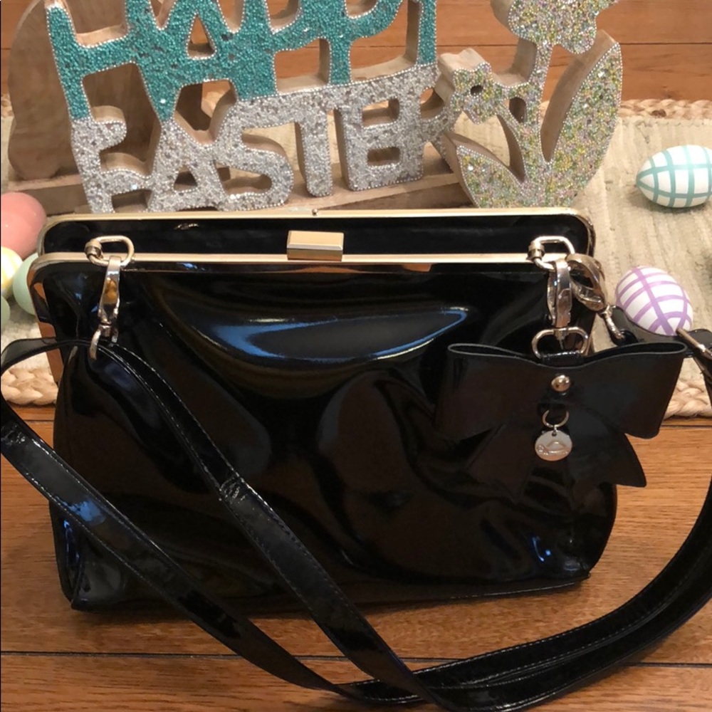 Carpisa black patent leather bag